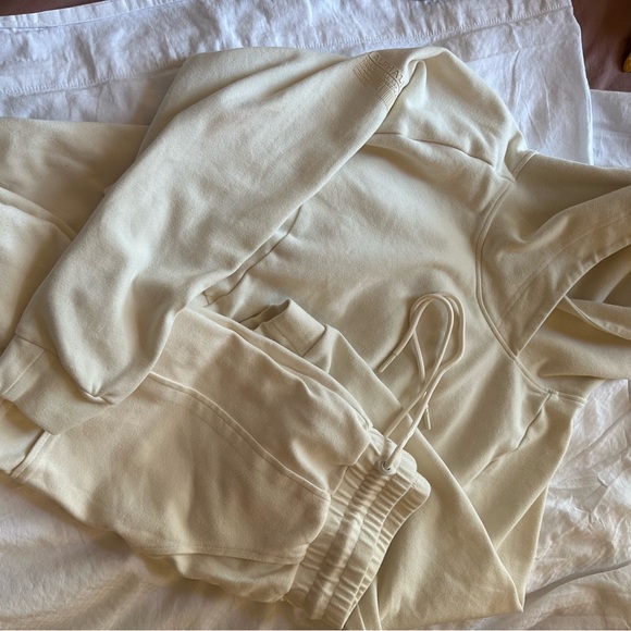 Alphalete Identity Cargo Joggers and Hoodie Color Sea shell - Picture 12 of 12